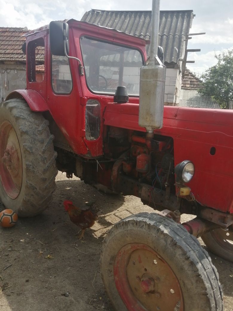 Vind tractor Belarus de 50 stare bună