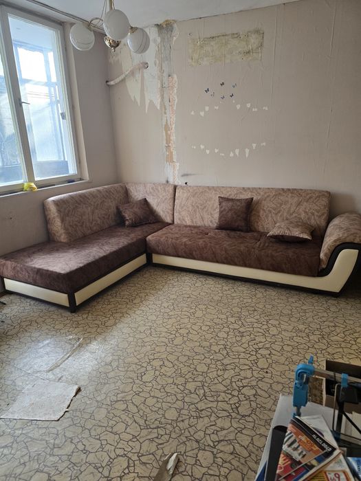 Продавам холов диван луксозен