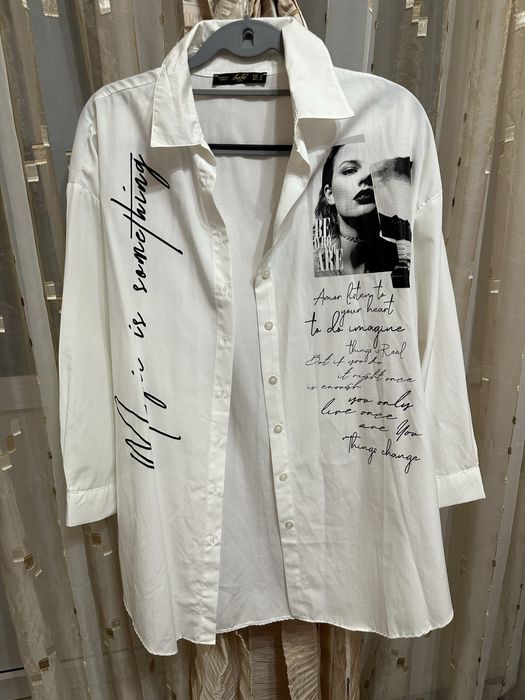 Canasa alba cu scris si imprimeu