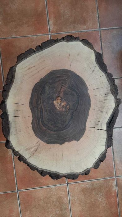 Măsuțe din trunchi de brad/nuc