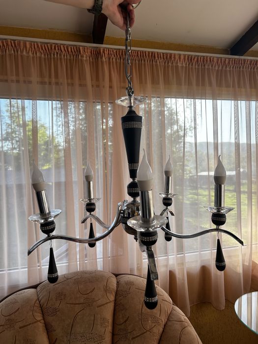 Două lustre cu 5 becuri tip candelabru
