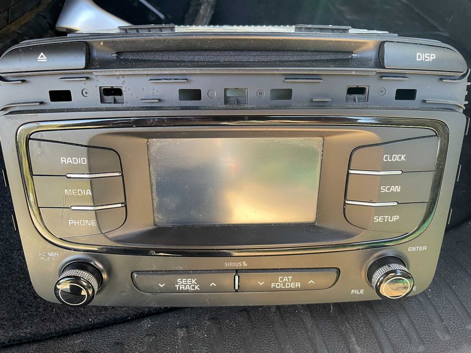 Продам Магнитофон на Kia Sorento с панельным каркасом