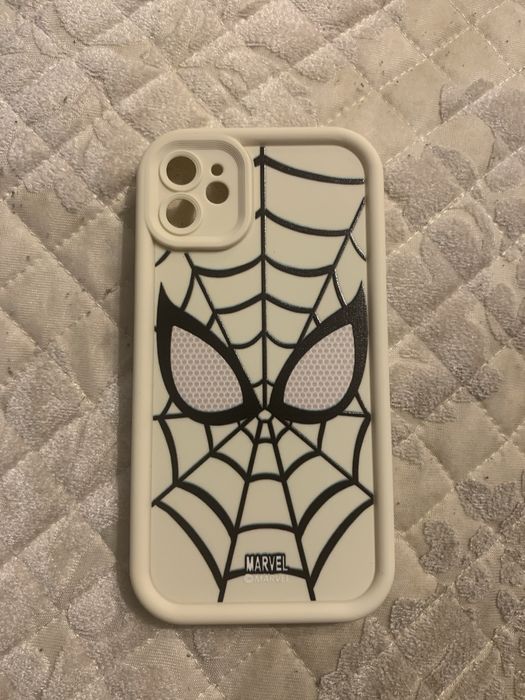 Чехлы на Iphone 11