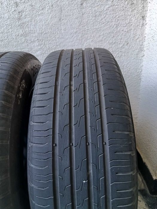 Продавам 2 броя гуми.