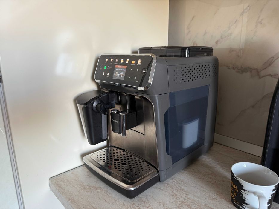 Espressor automat Philips Seria 5400  cafea boabe + macinata
