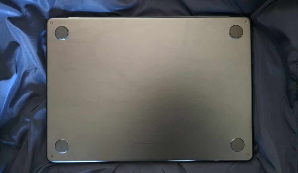 MacBook Air M3, Midnight, 13.6. 16GB RAM. 256GB SSD, 2024