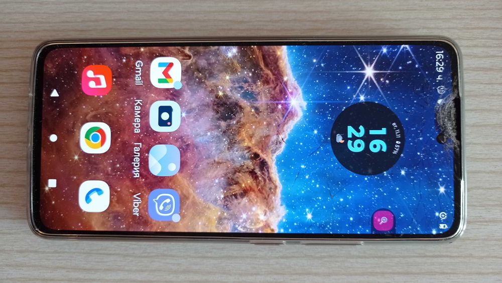 Motorola G72 256 GB със счупен екран + подарък гръб