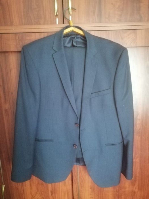 Продам костюм новый