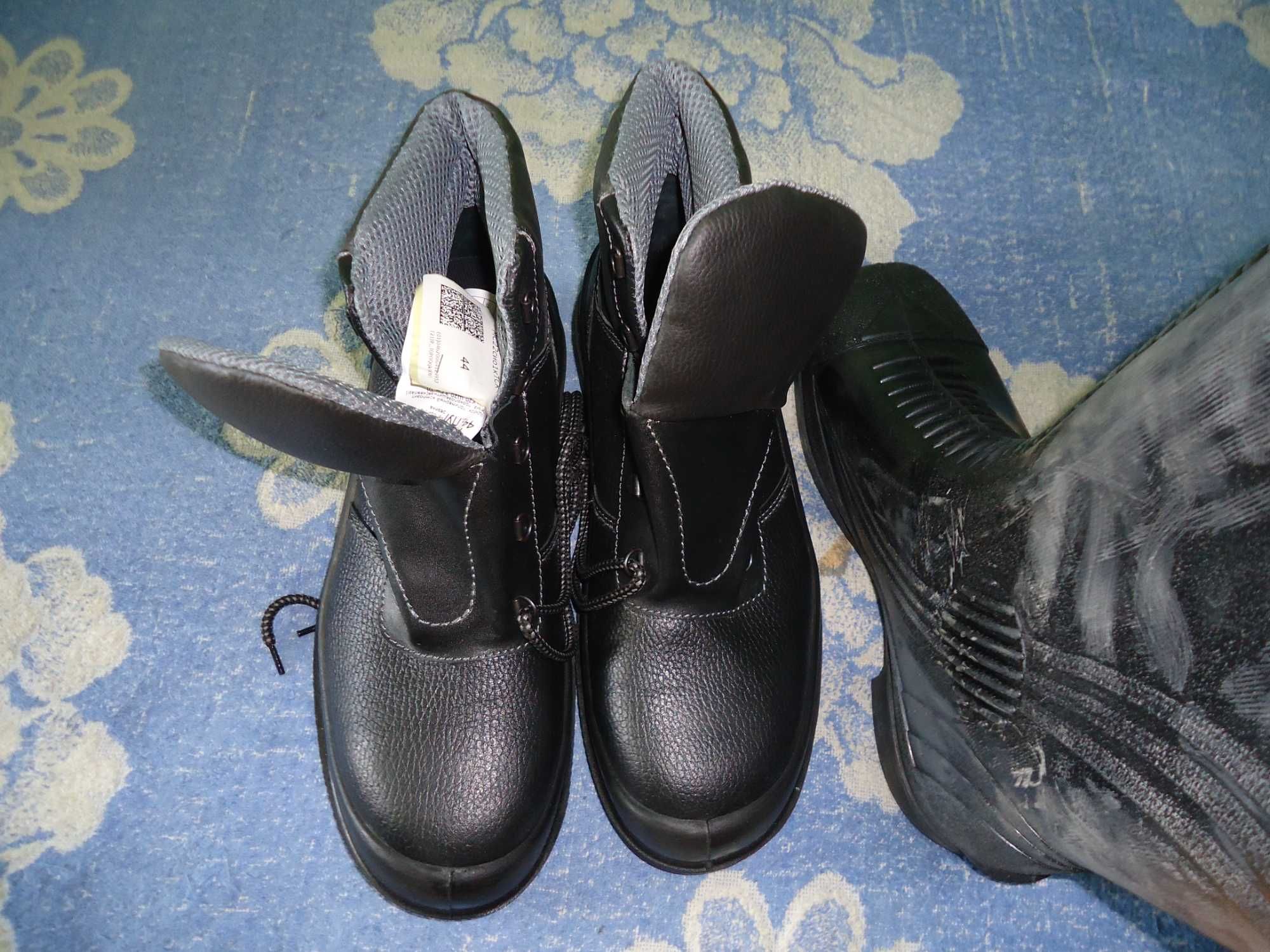 Шахтёрские рукавицы перчатки портянки ботинки сапоги есть роба ИТР.