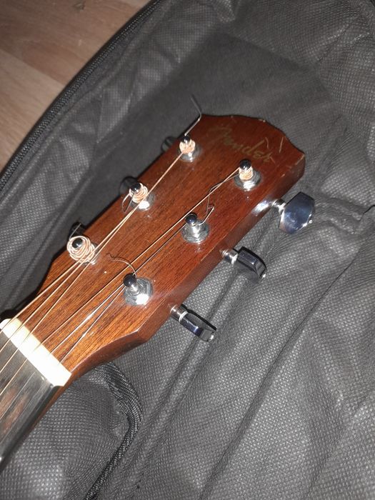 Chitara acustica fender