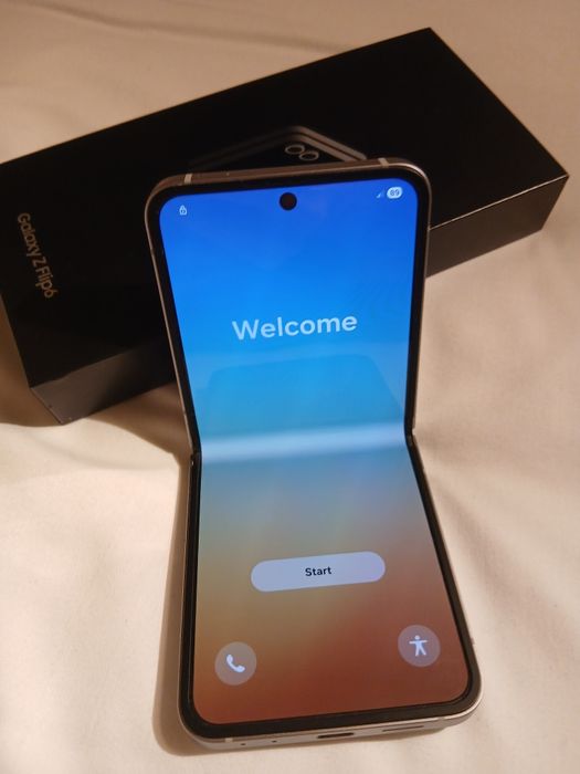 Samsung Galaxy Z Flip 6, 12GB RAM, 256GB, 5G, Silver Shadow