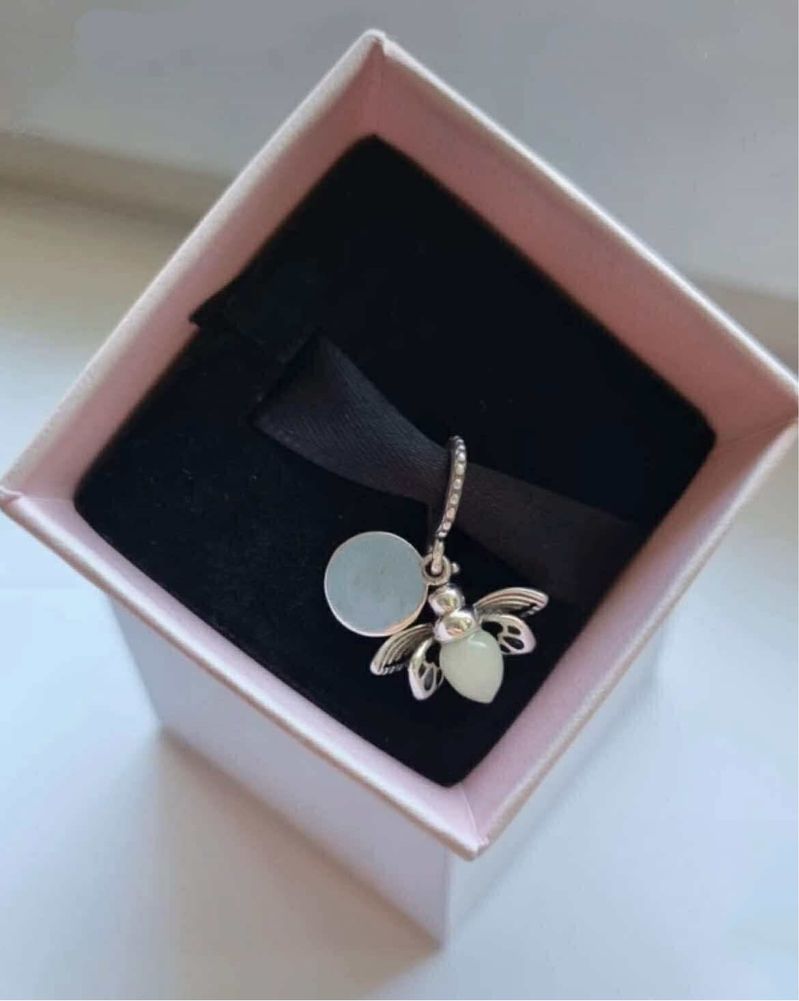 Charm licurici fosforescent, argint