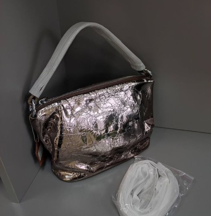 Продам сумки! Ни разу не носились! Чёрная и бронзовая! Кожа!