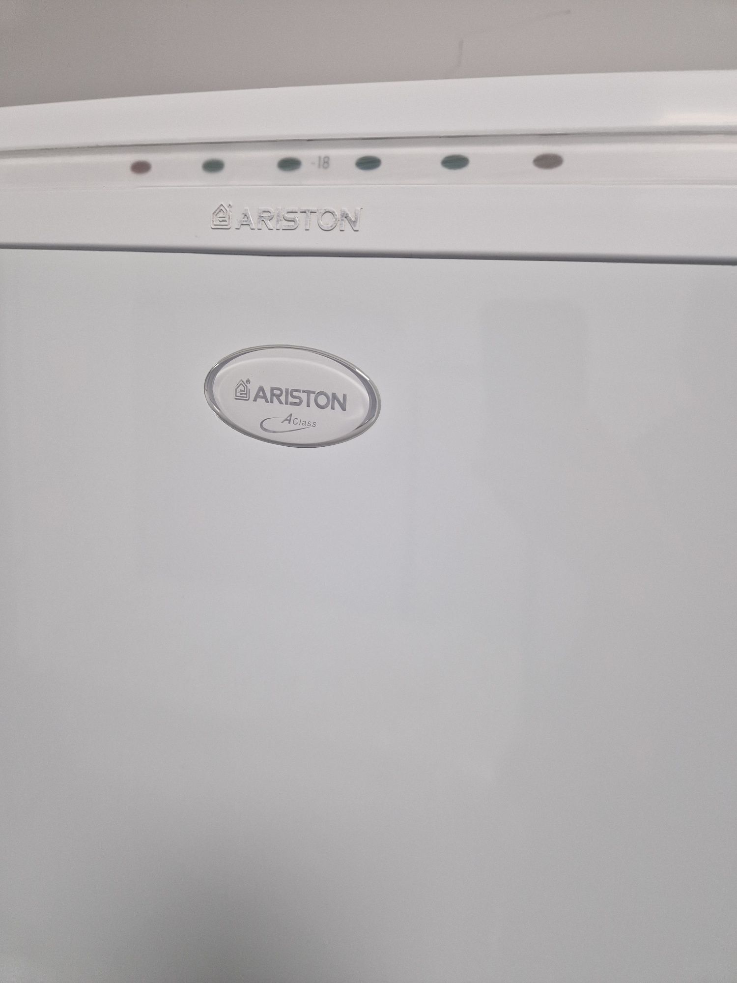 Фризер Ariston A+ 290 литра
