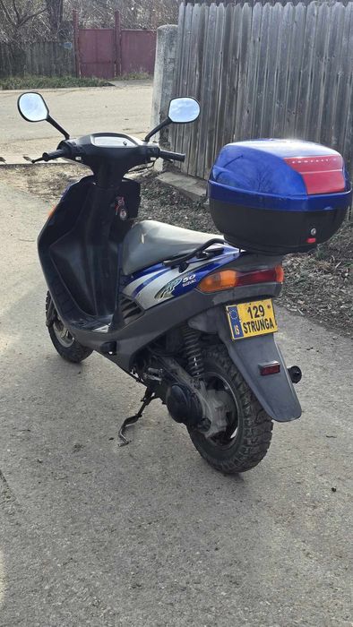 Vând scuter suzuki