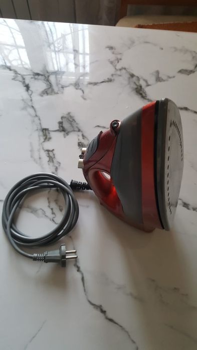 Продам утюг Sess!