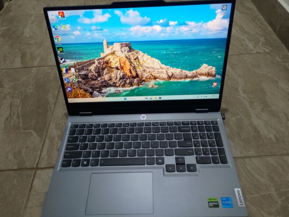Laptop Gaming Lenovo LOQ 15IAX9