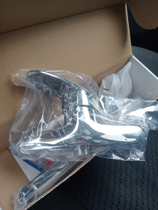 Продам сместитель для ванны и для раковин,для кухня и.т.д