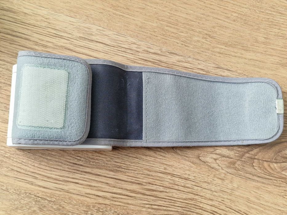 Tensiometru digital antebrat Curamed MD 12802 cu ghid vocal engleza