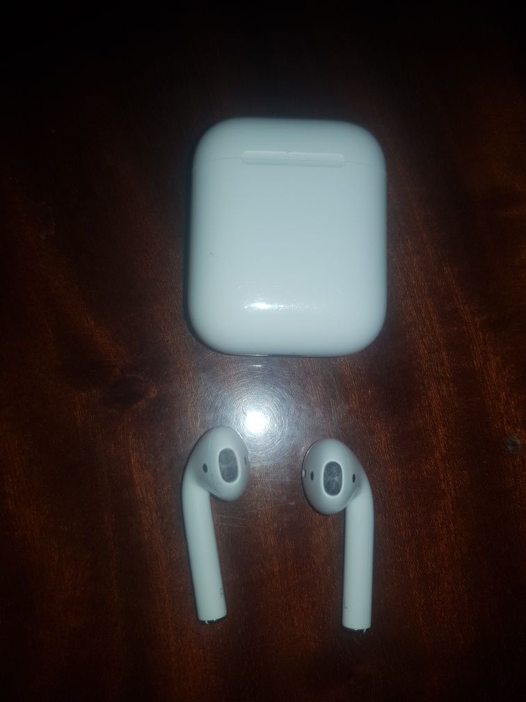 Продаю airpods 2