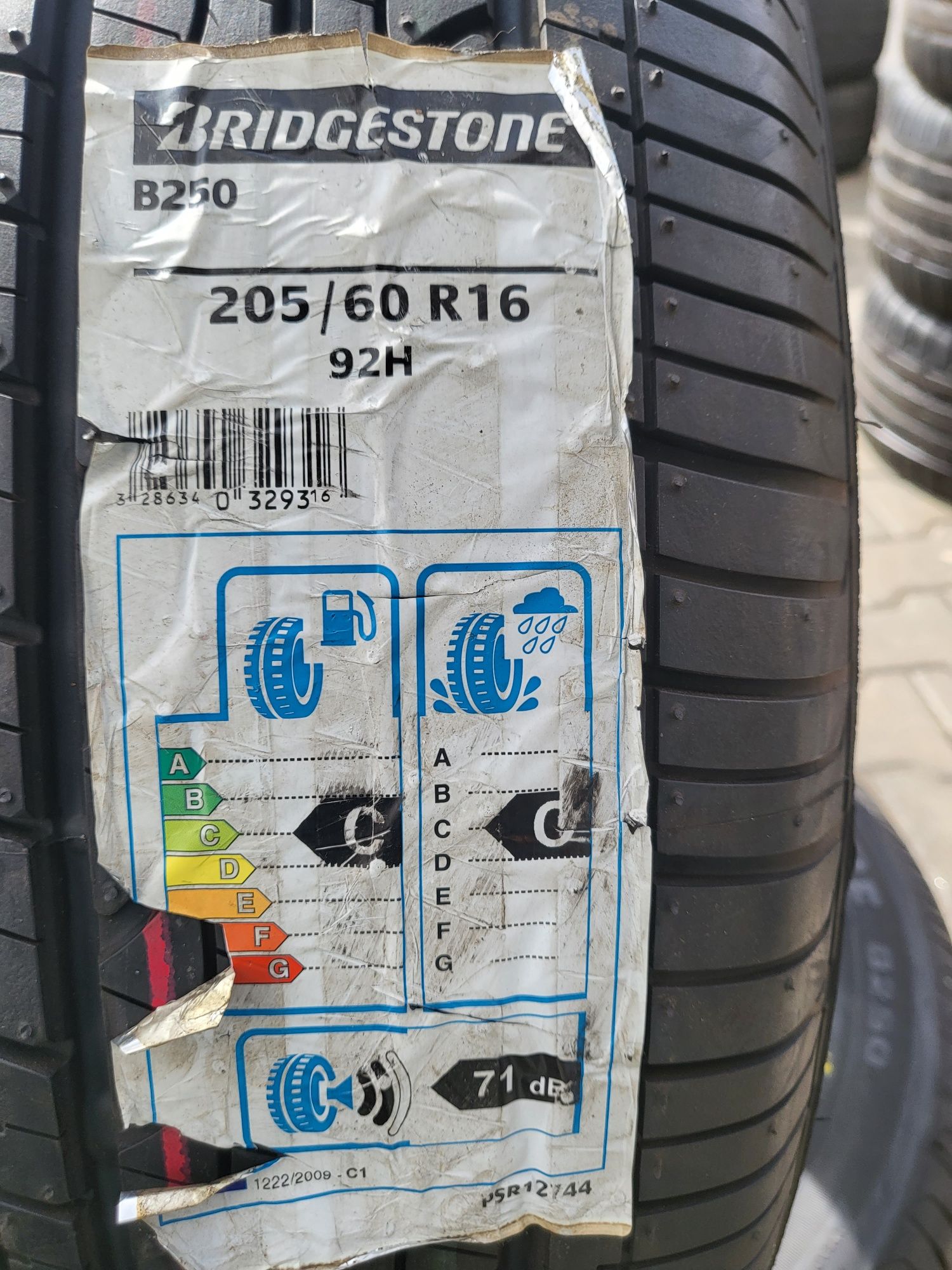 Anvelope turism vara noi Bridgestone 205 60 16