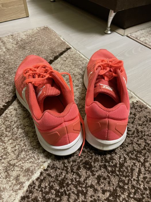 Nike обувки нови