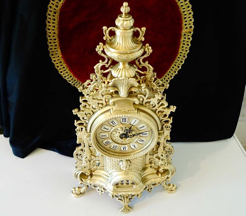 Бронзов каминен часовник 2.7 кг.,ангели,барок.