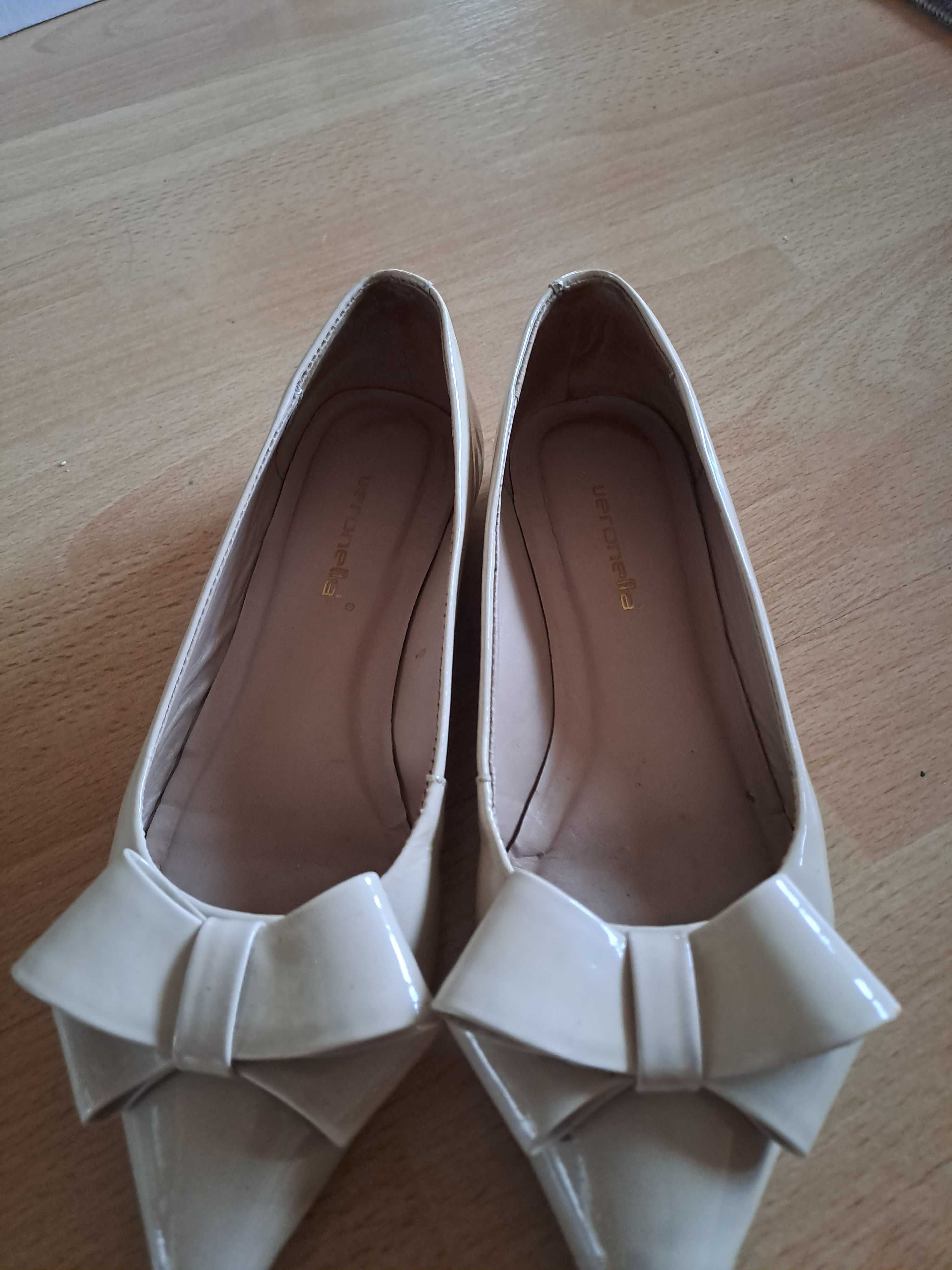 Елегантни дамски обувки Veronella