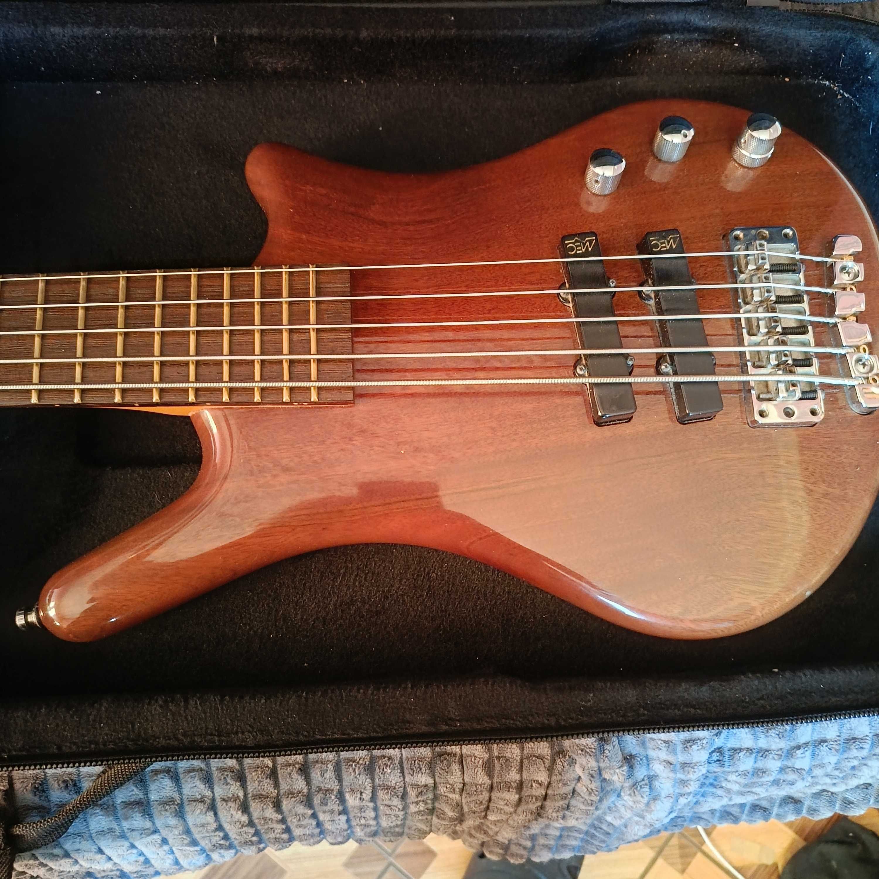 Продавам бас китара WARWICK THUMB 5 струни