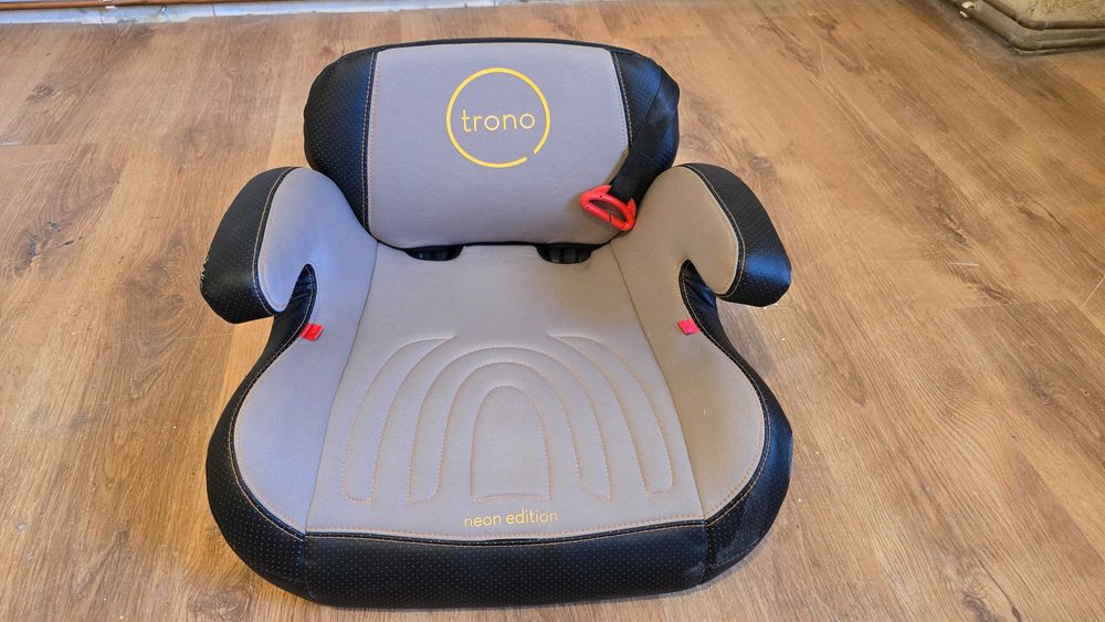 Vand pachet 2 bucati  Inaltator scaun auto Chipolino - Trono, 22-36kg