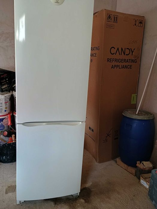 Vând combina frigorifica Indesit