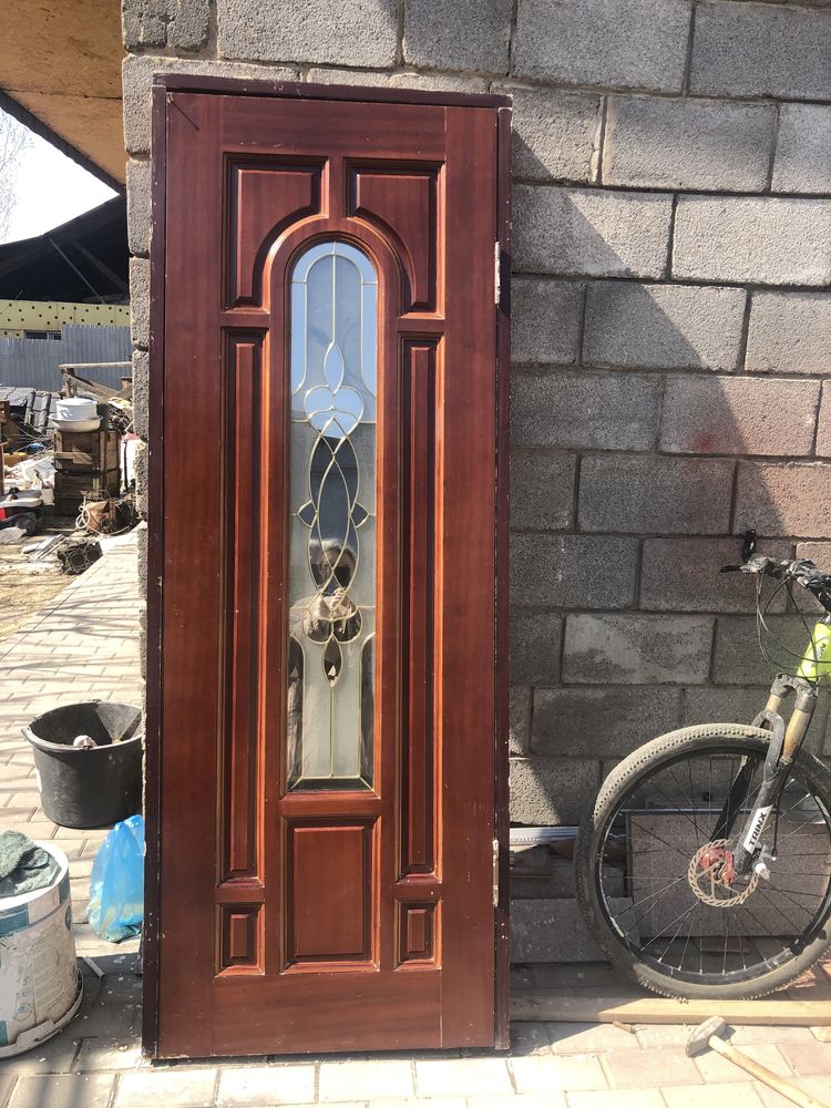Шикарная красивая деревянная дверь