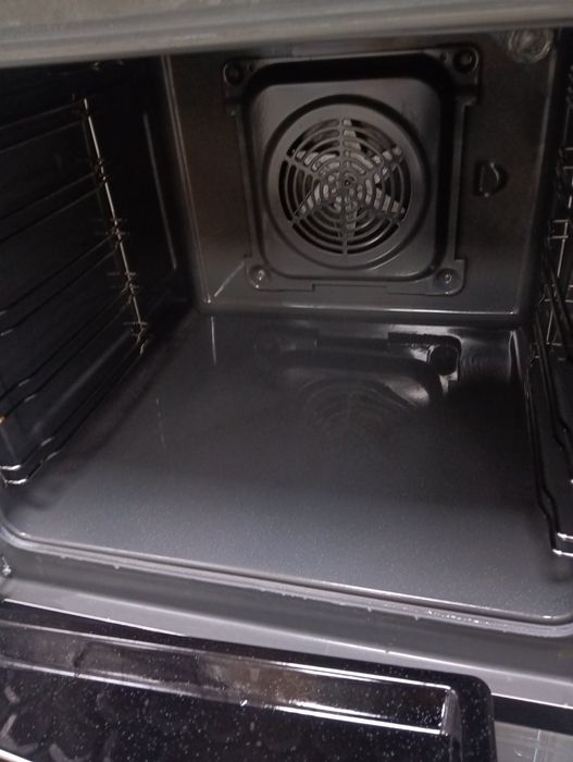 Свободно стояща печка с керамичен плот Gram с две години Гаранция!