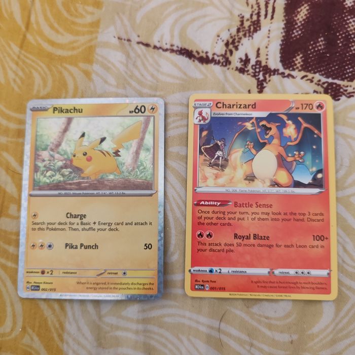 Vând cărți pokemon