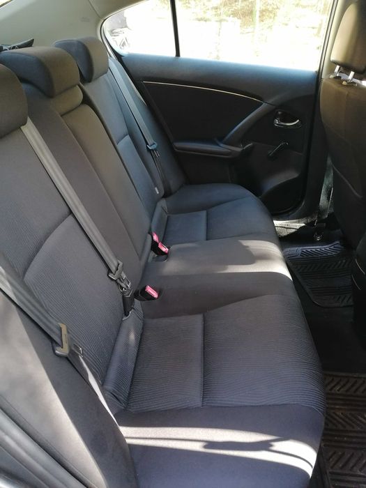 Продавам Toyota Avensis