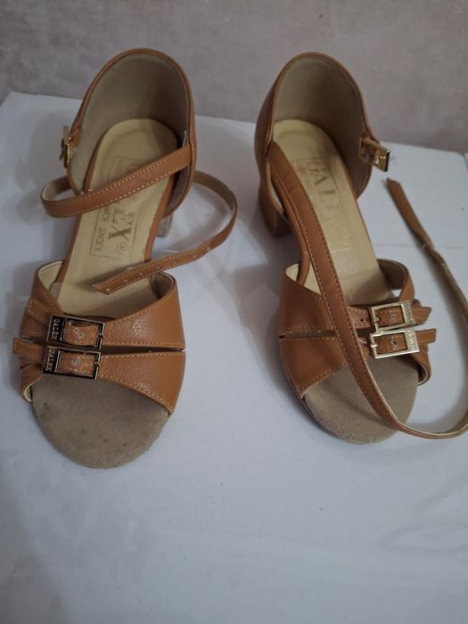 Продам детские танцевальные туфли,б/у