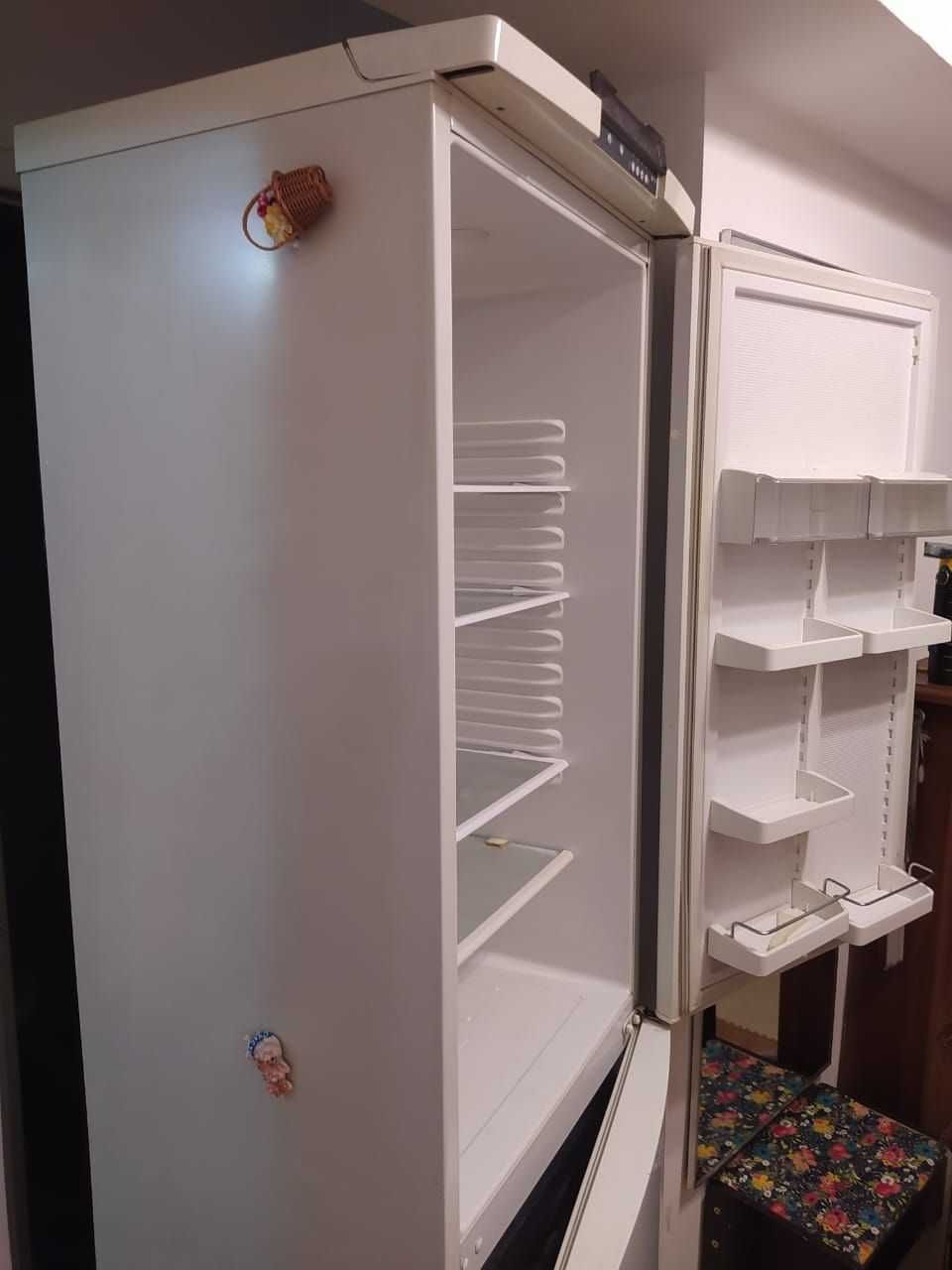 Продам Холодильник БУ - Атлант.