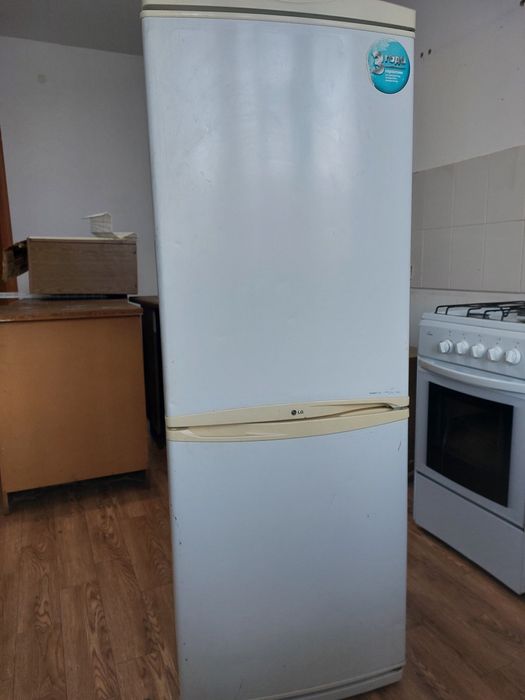 Срочно продам холодильник LG