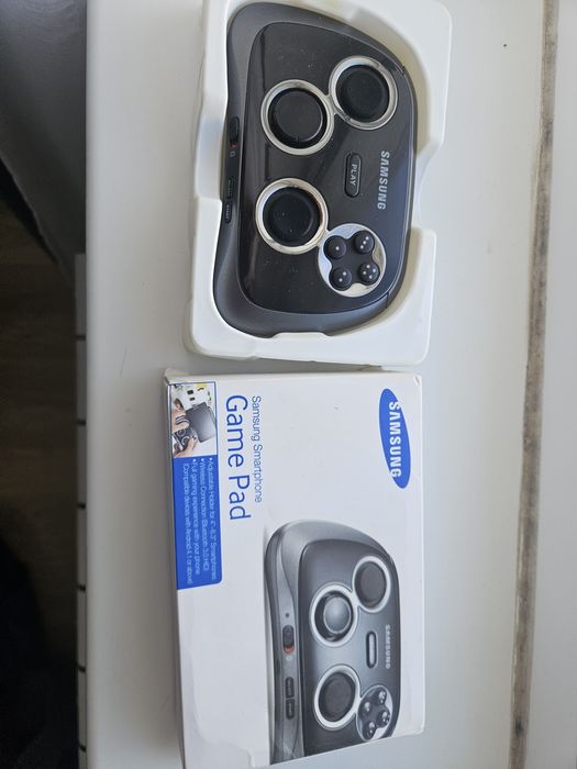 Samsung Galaxy GamePad (модель EI-GP20) 2013 года, коллекционный