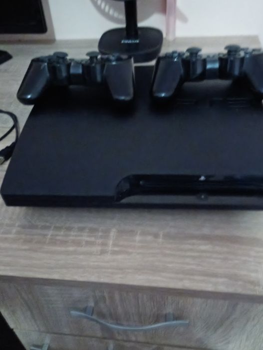 Здравейте  продавам  плестешан 3 със  5  игри