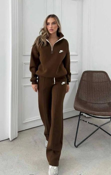 Дамски спортни екипи