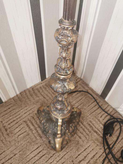 Антикварна подова лампа бронзова месингова основа тежка голяма масивна