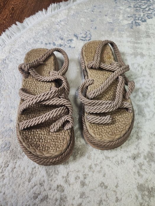 Продаю шлепки хорошие,  легкие