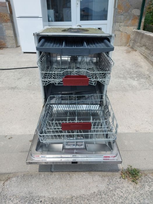 Съдомиялна Neff 60см
Цена 450лв.
За пълно вграждане
14 комплекта
С 3 к