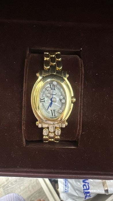 Золотые часы с бриллиантами и сапфирами