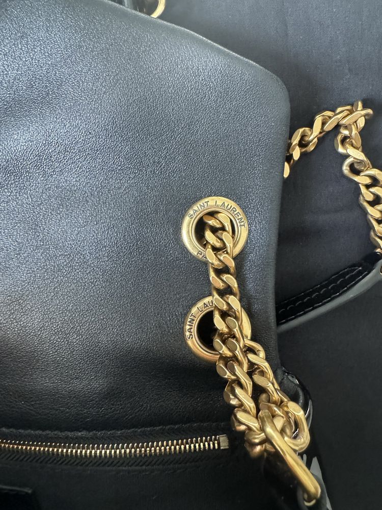 2100. 00 лв SAINT LAURENT calypso in patent leather