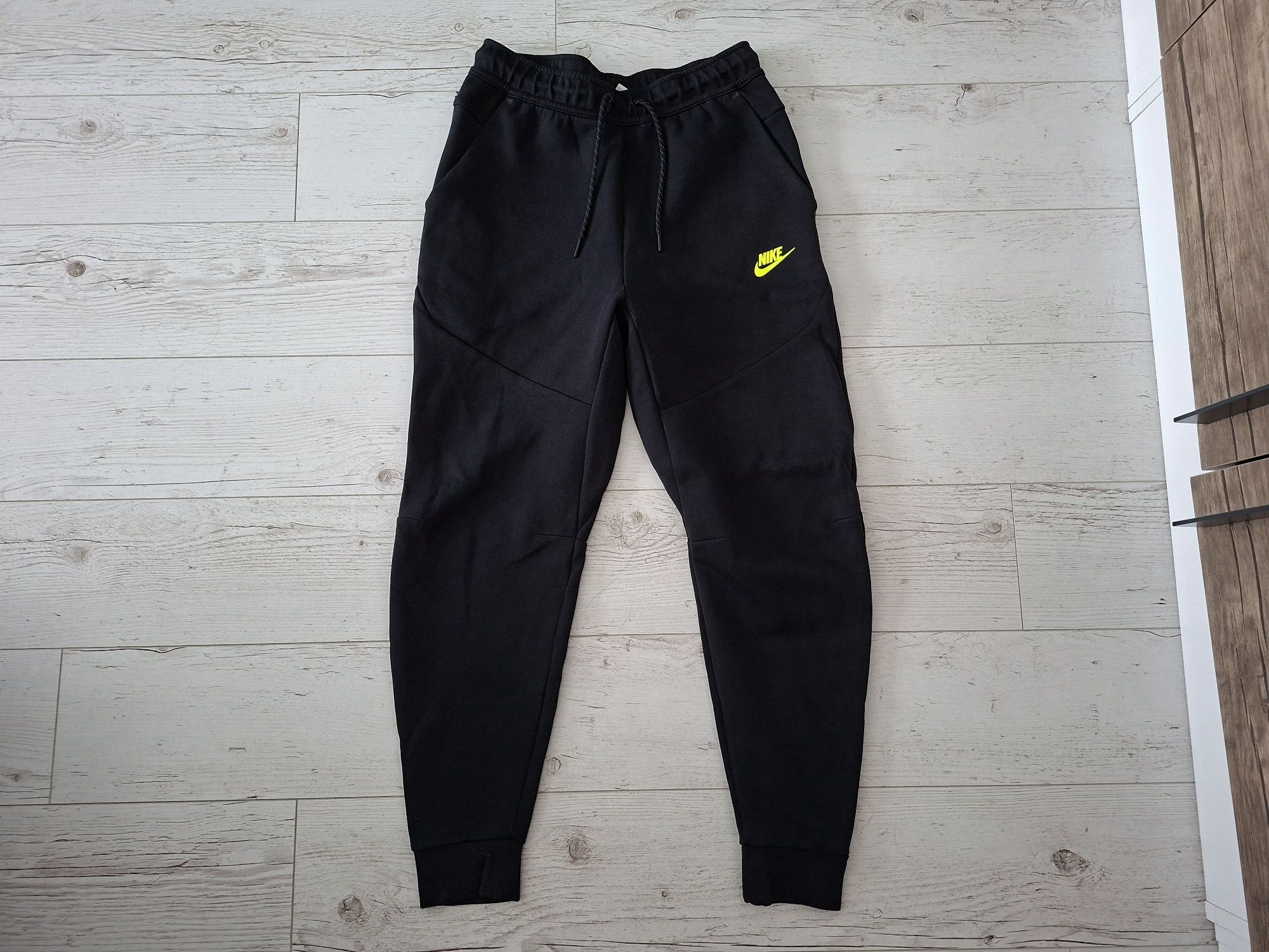 Nike Tech Black/Volt-Ориг.долнище Ново!!!
