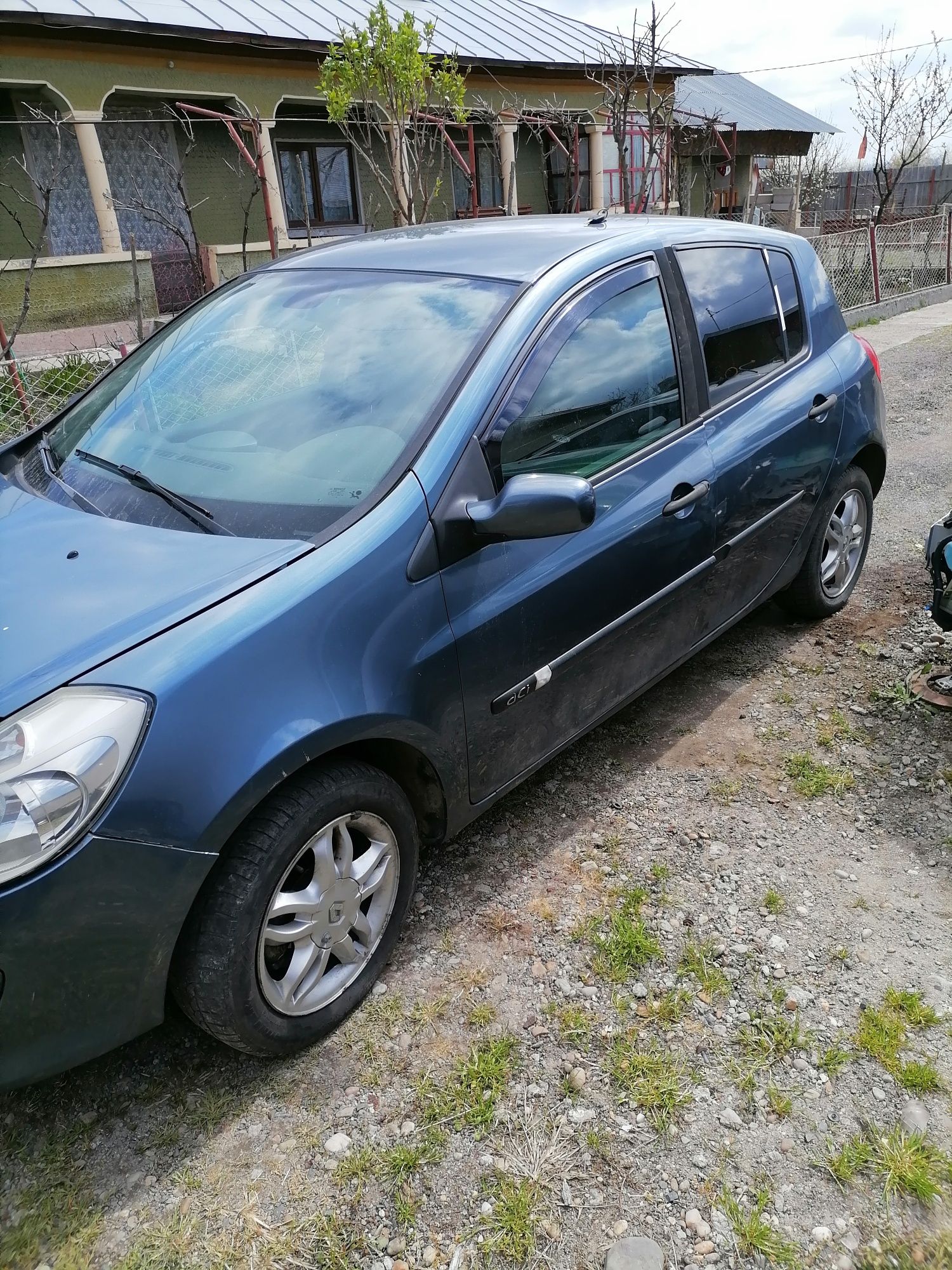 Dezmembrez Renault clio 3 1.5 dci 68 cp