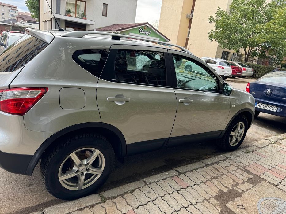 Nissan Qashqai j10 2012