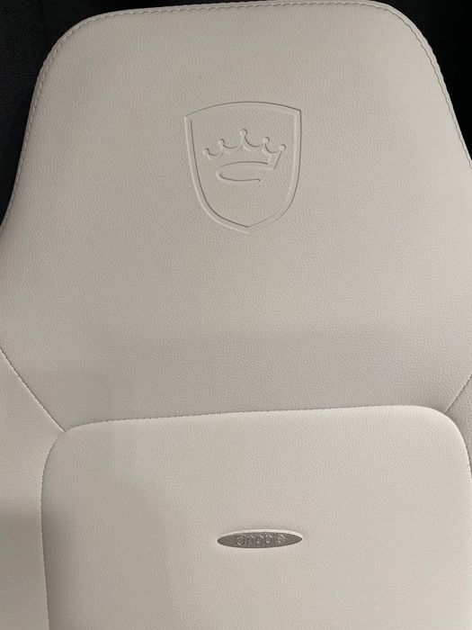 Noblechairs Hero White edition